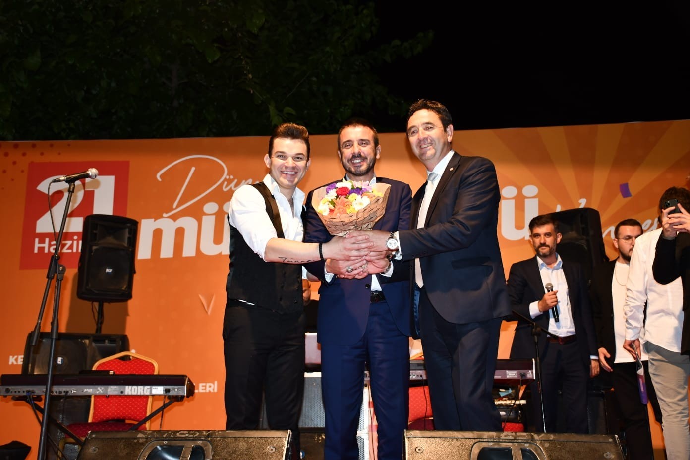 Kestel’de müzik coşkusu sokaklara taştı Kestel’de müzik coşkusu sokaklara taştı