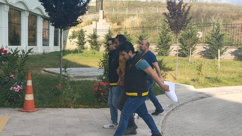 Bursa’da komşuların park kavgası cinayetinde gözaltına alınan 2 kişiden 1’i