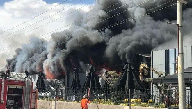 Kozmetik fabrikasında yangın