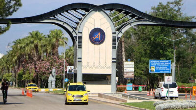 3 öğrenci yurt penceresinden atlayıp bir öğrenci de evde yaşamına son verdi! Üniversiteden açıklama…