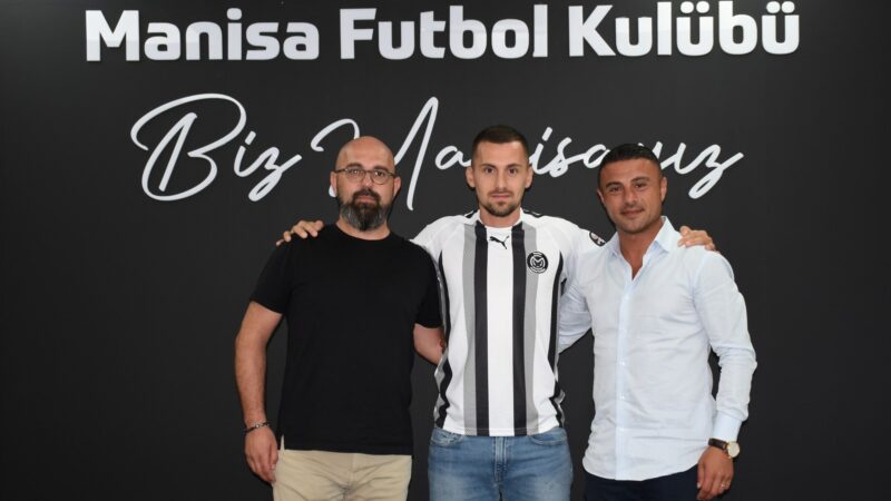 Bursaspor’a veda etti yeni kulübüne imza attı! Sabah saatlerinde yeşil beyazlı kulübe veda eden kaptan Burak Altıparmak,