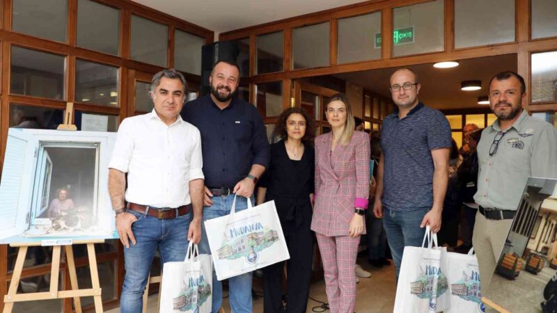 Mudanya 1. Ulusal Fotoğraf Yarışması ödülleri verildi Mudanya Belediyesi tarafından “Geçmişten Bugüne Mudanya’da Zamansız Fotoğraflar” temasıyla düzenlenen