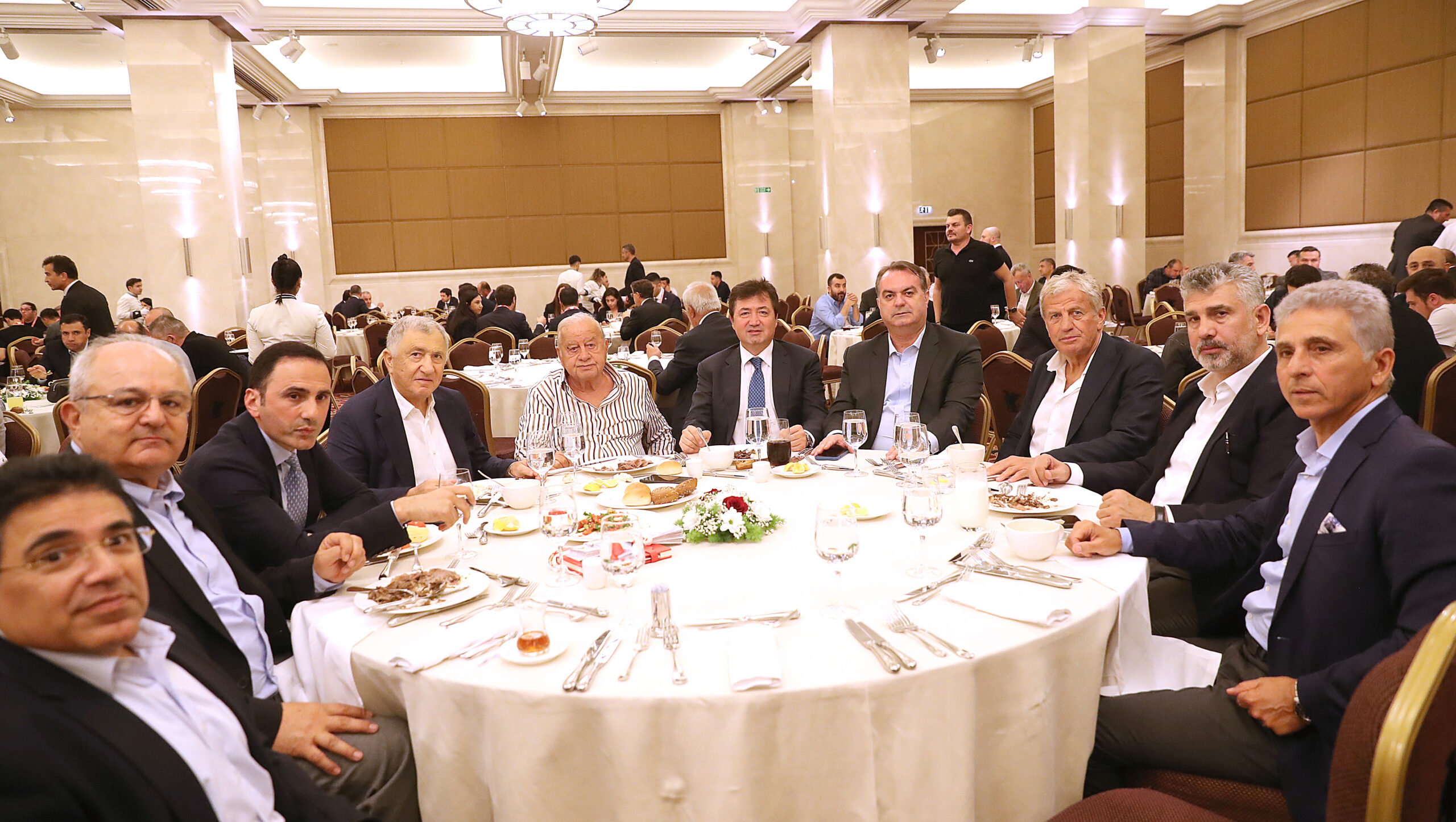 Servet Yardımcı’dan futbol ailesine veda; ‘Türk futboluna hizmet etmenin gururu ile huzurlarınızdan ayrılıyorum’