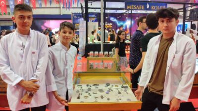 Bursa’da lise öğrencileri özel tasarım saatler üretmeye başladı, almak isteyen