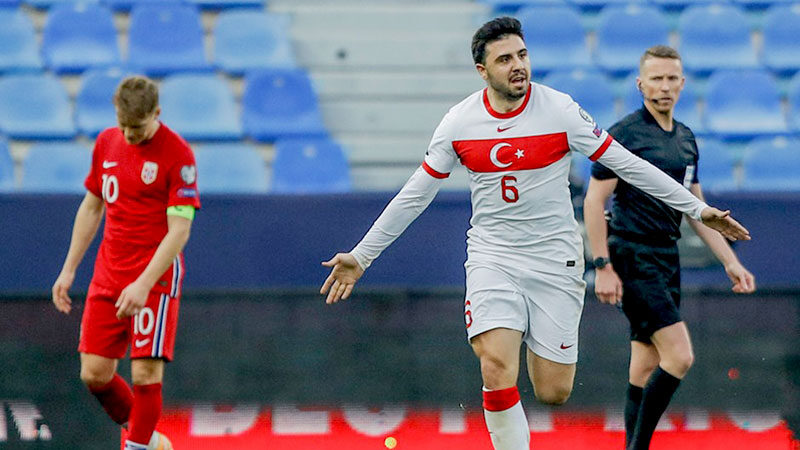 Ozan Tufan, Ada yolcusu! Acun Ilıcalı’nın takımına mı gidiyor? Hull City, Fenerbahçe'den Ozan Tufan'ı kadrosuna katmak üzere.