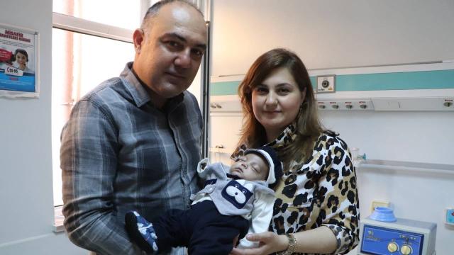 810 gram doğan ‘Cesur’ bebek hayata tutundu