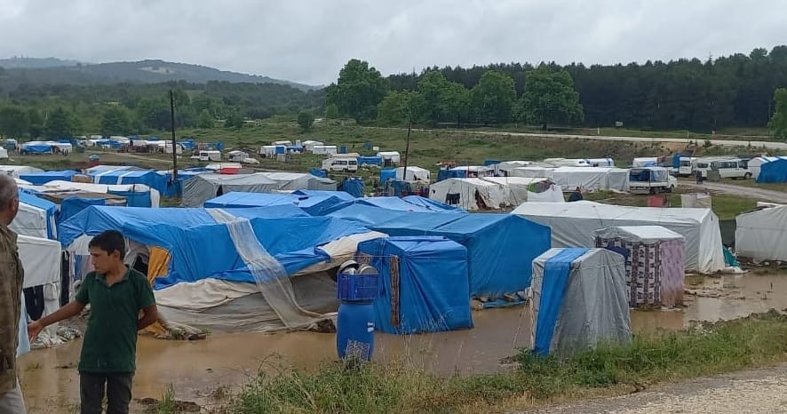 Bursa’da çadır kent sular altında! 500’e işçi kabusu yaşadı