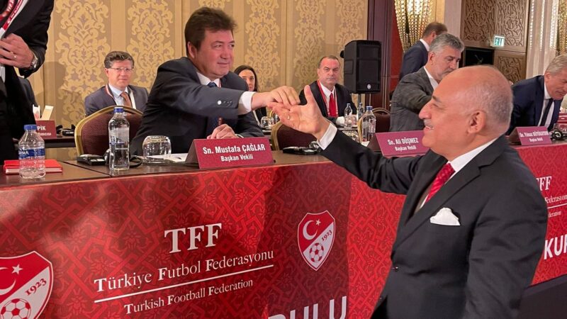 TFF’nin yeni başkanı Büyükekşi oldu! Yönetimine Bursa’dan İbrahim Burkay girdi… Türkiye Futbol Federasyonu Olağanüstü Seçimli Genel Kurulu'nda tek aday olan