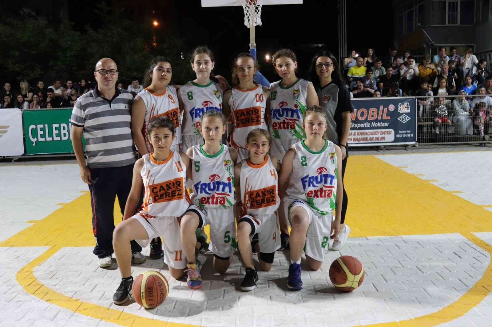 Bursa’da sokak basketbolu nefes kesti Bursa’da sokak basketbolu nefes kesti