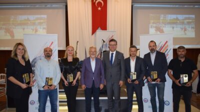 Spor Şenlikleri’nde görev alanlara teşekkür plaketi