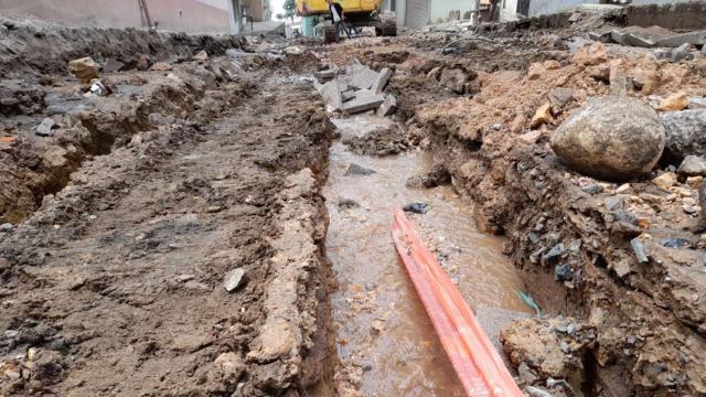 Patlayan su borusu taşkına neden oldu