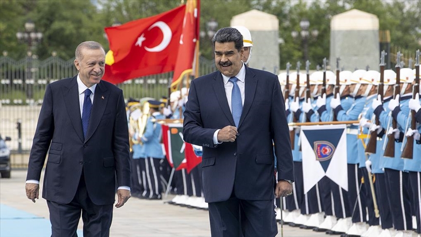 Maduro Türkiye’de! Resmi törenle karşılandı