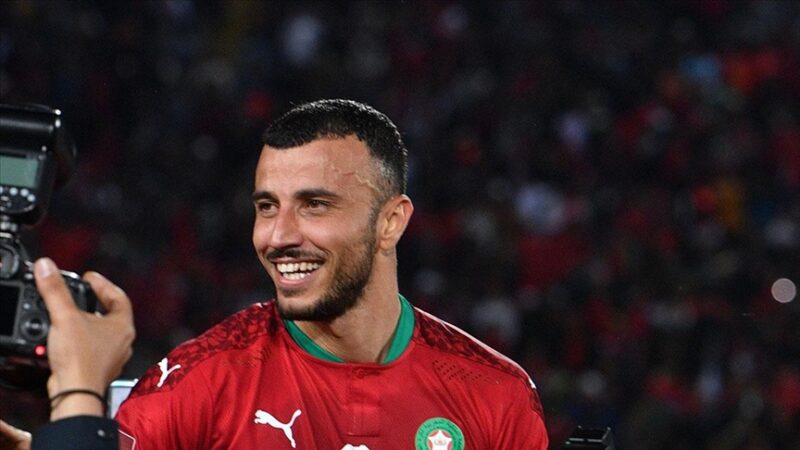 Beşiktaş Kulübü, Faslı futbolcu Romain Saiss ile görüşmelere başladığını duyurdu.
