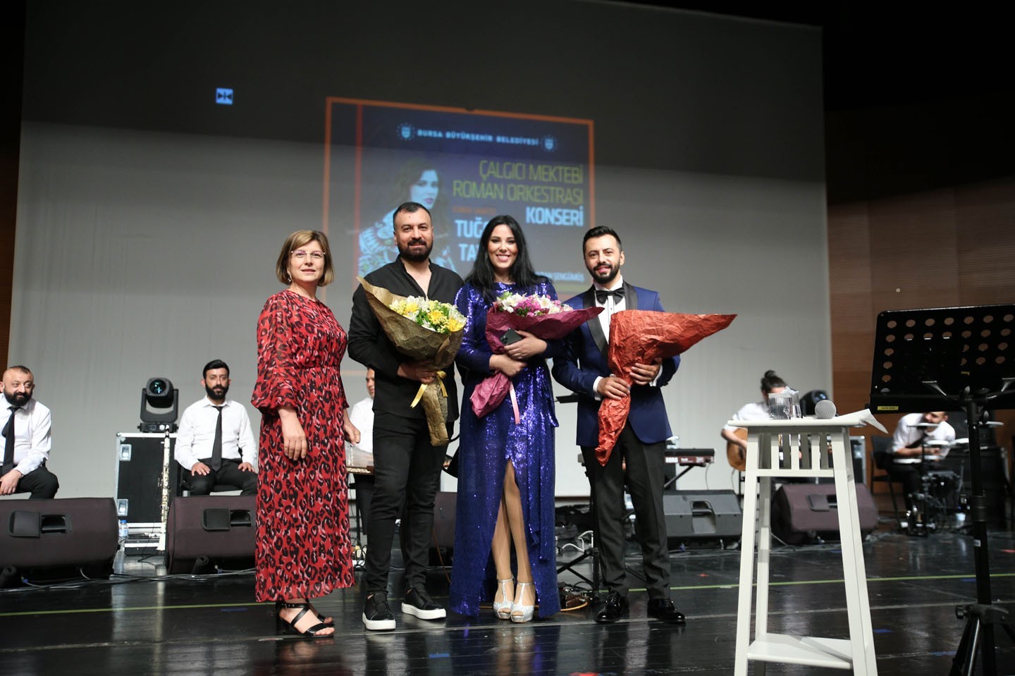 Tuğçe Tayfur, Bursalılarla buluştu 1 tugce tayfur bursalilarla bulustu 5f58e35