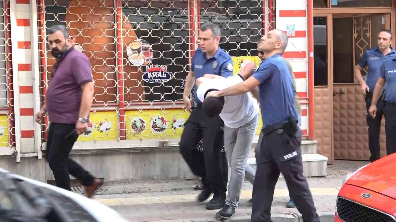 Bursa’da üvey annesini darp edip kendini eve kilitledi