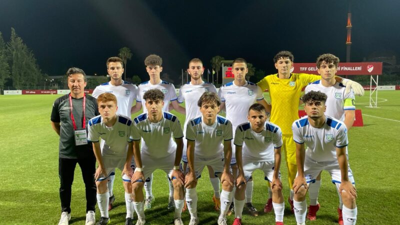 3.Lig’deki Bursa ekibinin gençleri Türkiye şampiyonluğu için sahada! U17 Bölgesel Gelişim Ligi'nde Bursa Yıldırımspor bugün kupa için sahaya