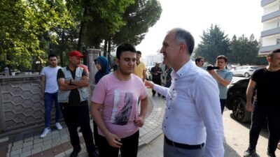 Bursa’da YKS’ye giren öğrencilere kahve, çay ve su ikramı