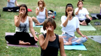 Yoga tutkunları Nilüfer’de buluştu