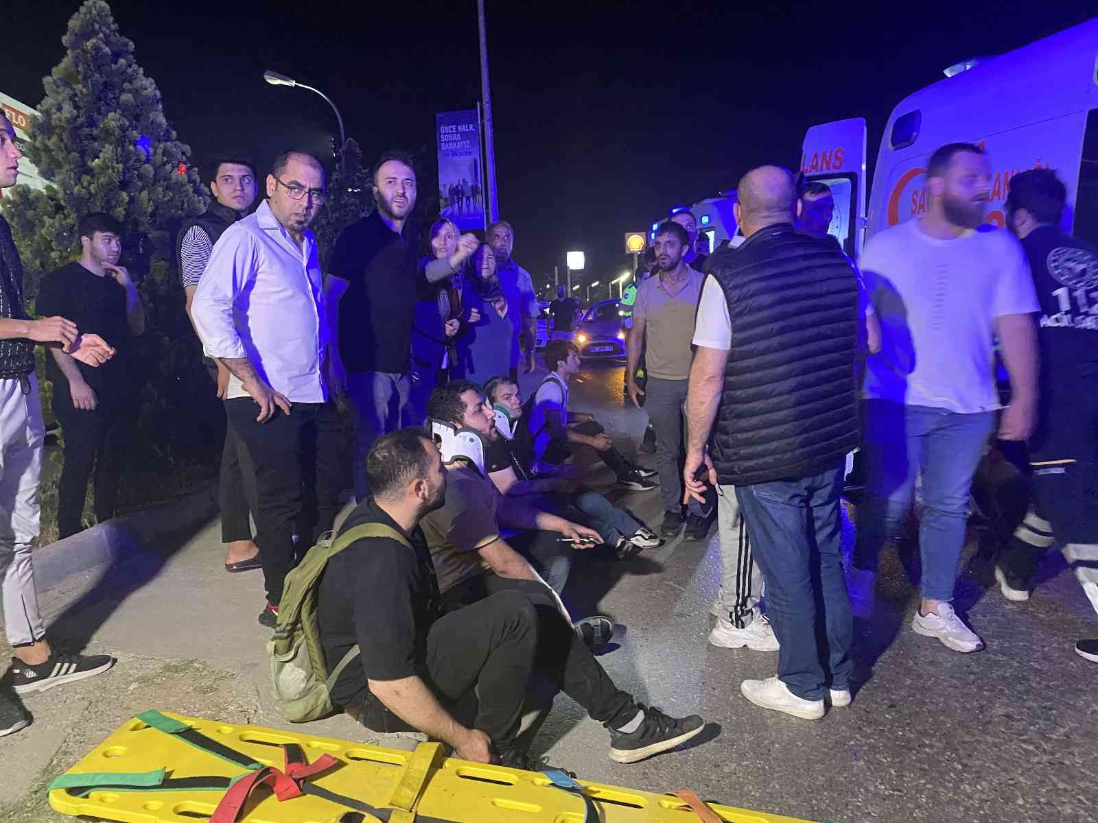 Bursa’da feci kaza: 1’i ağır 12 yaralı