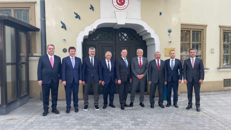 TFF’den Litvanya’da üst düzey ziyaret Türkiye Futbol Federasyonu Başkanı Servet Yardımcı ve Yönetim Kurulu üyeleri