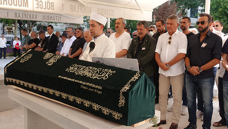 Yönetmen Erden Kıral son yolculuğuna uğurlandı 2 05 2022 12 Temmuz 12 20220720 2 54423944 79196001