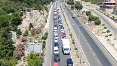 Bayram akını! 5 kilometreye uzandı, kuyruğun ucu bucağı görünmüyor