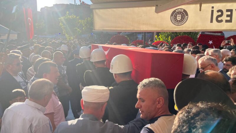 Bursa, şehidini uğurladı Hakkari'nin Şemdinli ilçesinde görev sırasında nehre düşerek şehit olan Piyade