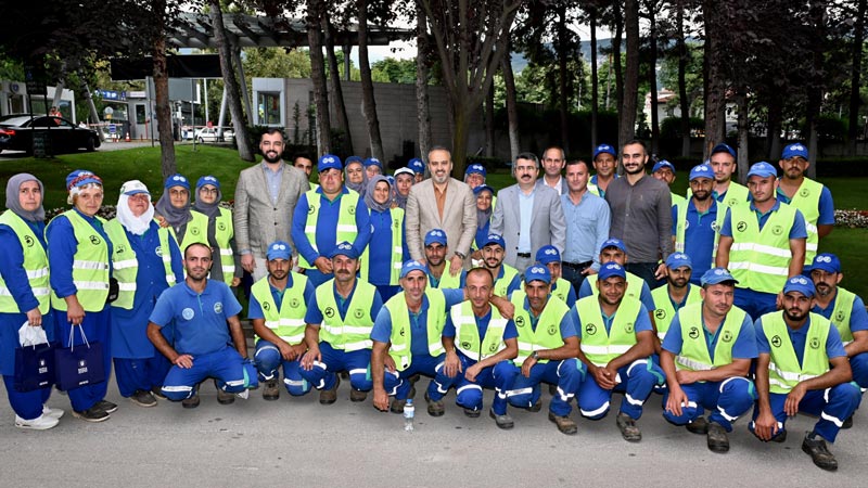 Başkan Aktaş, Bursa’yı yeşillendiren ekiple bayramlaştı Başkan Aktaş, Bursa’yı yeşillendiren ekiple bayramlaştı