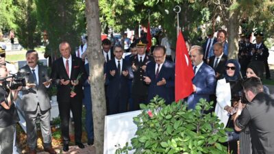 Bursa’da şehitlikte duygusal anma