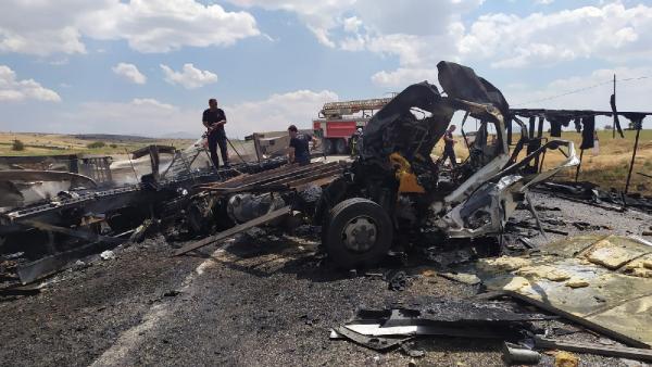 Korkunç kaza: 3 ölü, 1 yaralı Korkunç kaza: 3 ölü, 1 yaralı