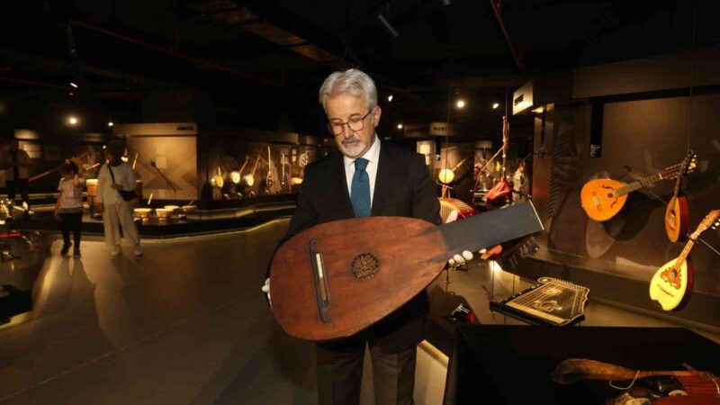 Nilüfer Belediyesi Dr. Hüseyin Parkan Sanlıkol Müzik Enstrümanları Müzesi’ne, ABD’nin