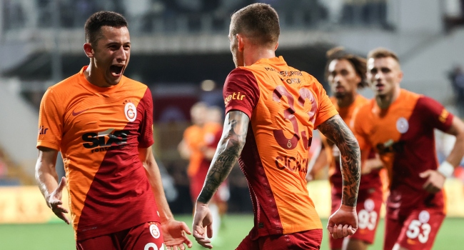 Galatasaray’da iki ayrılık
