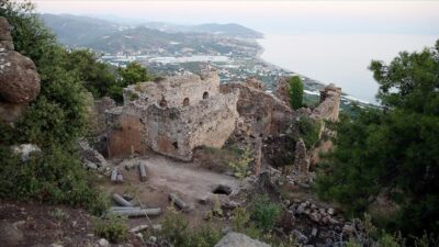 Antalya'nın Alanya ilçesinde kazı çalışmalarının sürdüğü Antik Syedra Kenti, ortaya