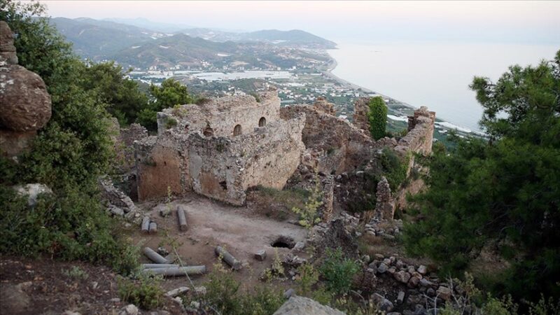 Antalya'nın Alanya ilçesinde kazı çalışmalarının sürdüğü Antik Syedra Kenti, ortaya