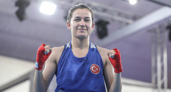 Hatice Akbaş’tan altın madalya Hatice Akbaş’tan altın madalya