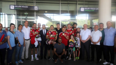 11 madalyalı cimnastikçiler Türkiye’ye döndü