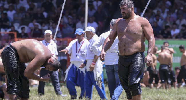 27 başpehlivan üst tura yükseldi 27 başpehlivan üst tura yükseldi