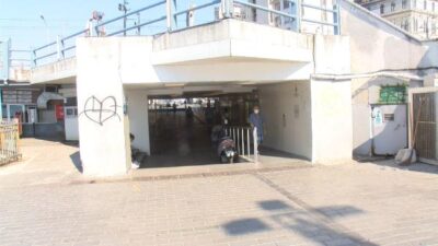 Tuvalet görevlisini yaktı uyumaya gitti