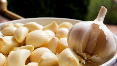 Limon suyuna sarımsak atıp içerseniz ne olur?