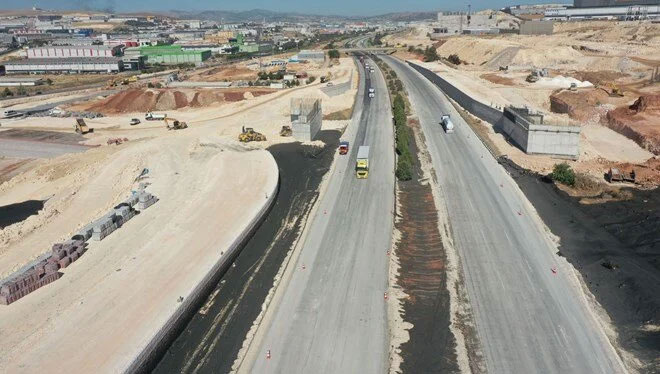 “Atık çamur” nedeniyle kapanan Tarsus-Adana-Gaziantep Otoyolu ulaşıma açıldı