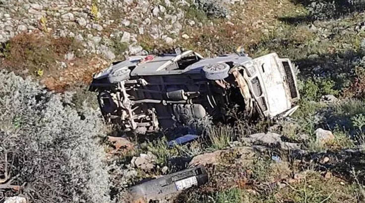 Tarım işçilerini taşıyan minibüs devrildi: 2 ölü, 17 yaralı Tarım işçilerini taşıyan minibüs devrildi: 2 ölü, 17 yaralı