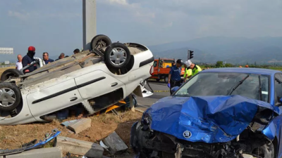 Bayramın ilk günü feci kaza: 3 kişi hayatını kaybetti, 2 yaralı var