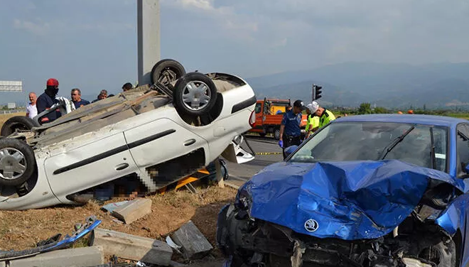 Bayramın ilk günü feci kaza: 3 kişi hayatını kaybetti, 2 yaralı var