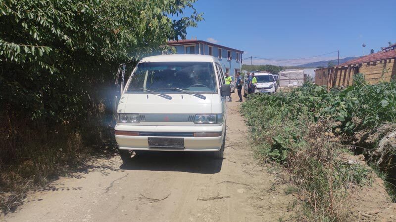 Bursa’da nefes kesen kovalamaca Bursa'nın Gemlik ilçesinde minibüs çalan iki şüpheliden biri, Orhangazi ilçesinde