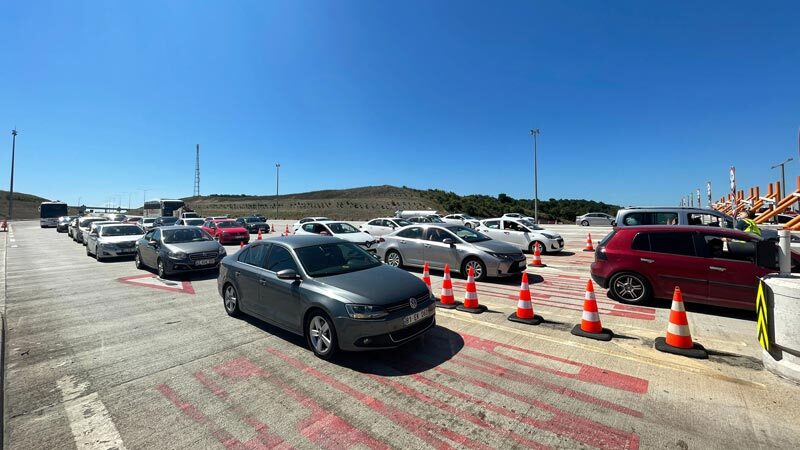 İstanbul-İzmir Otoyolu'nda, Kurban Bayramı'nın ardından tatilcilerin dönüş yolculuğu devam