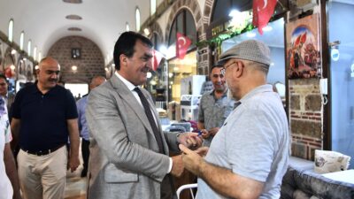 Başkan Dündar, esnafla bayramlaştı