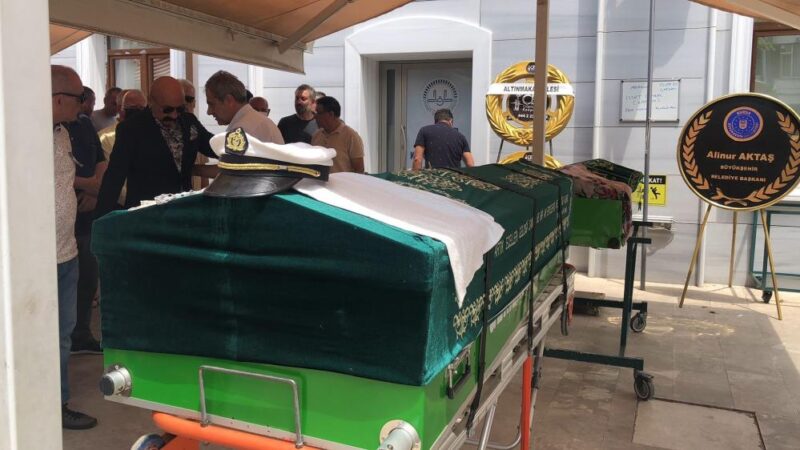 Bursa'da, Gemlik Körfezi'nde düzenlediği turistik gemi turlarıyla tanınan ve "İzzet