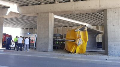 Bursa’da korkunç kaza! Üst geçide çarpan damperde can pazarı…