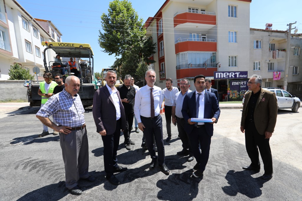 İnegöl Fatih Mahallesi’nde yol ve kaldırım eksikleri gideriliyor