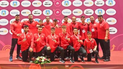 Büyükşehirli güreşçiler Avrupa’da madalya kazanmaya devam ediyor